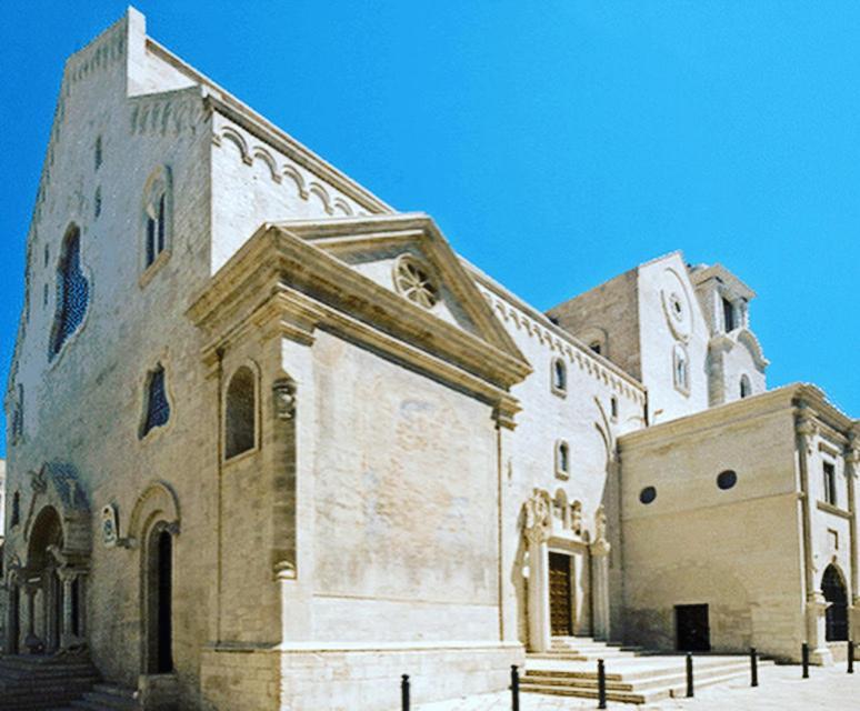 La Torretta Di Gigi - Soggiorno In Torre Medievale Bisceglie Exterior photo