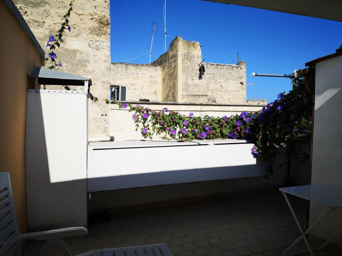 La Torretta Di Gigi - Soggiorno In Torre Medievale Bisceglie Exterior photo